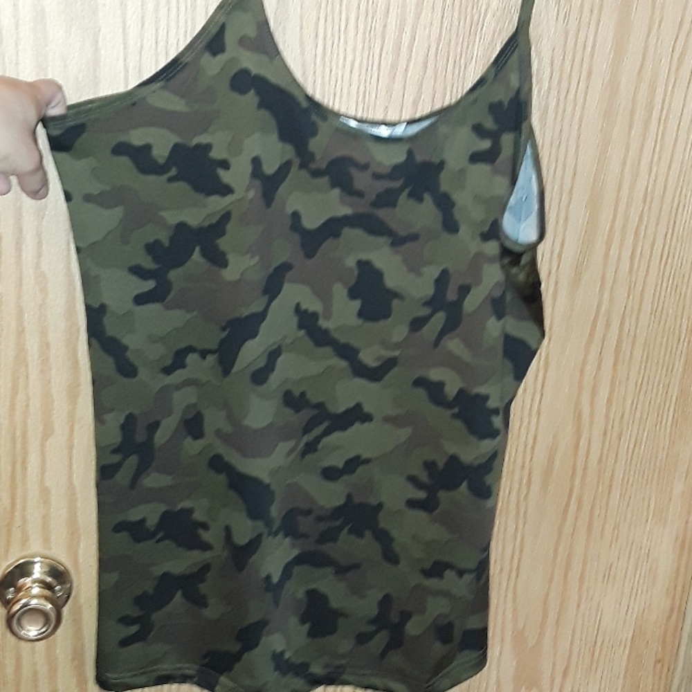 Women's plus camo tank